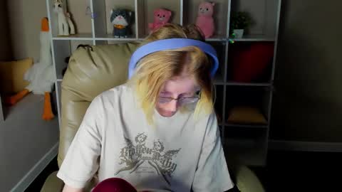 Elizabeth online show from December 2025 01:33:02 AM