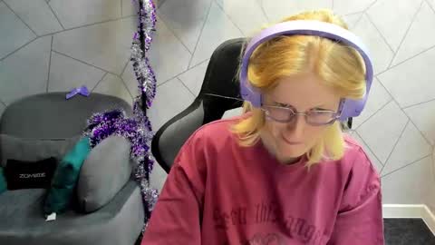 Elizabeth online show from December 2025 01:14:01 AM