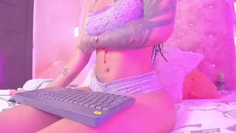 Snapshot of elizabeth_roman chatting on February 2025 03:54:01 AM Montserrath online show from February 2025 03:54:01 AM