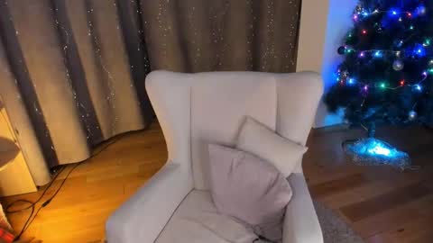 Elizabeth online show from December 2025 01:10:02 AM