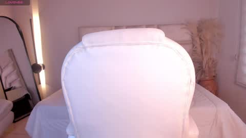 Snapshot of ella__olmos chatting on May 2026 02:33:02 PM Ella Olmos online show from May 2026 02:33:02 PM