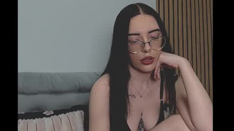 Chloe online show from November 2025 10:32:01 PM