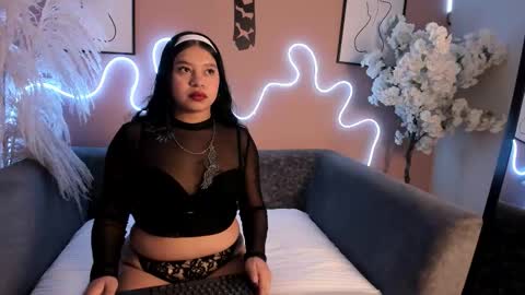 Snapshot of ella_evans_ chatting on November 2025 12:05:02 PM Ella online show from November 2025 12:05:02 PM