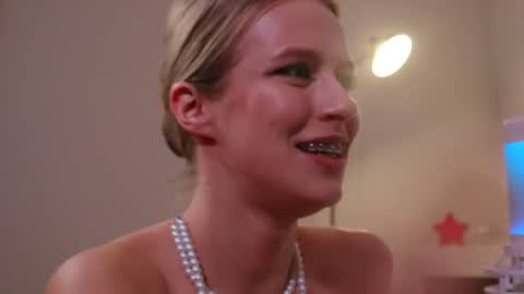 Ella online show from January 2025 01:52:01 AM