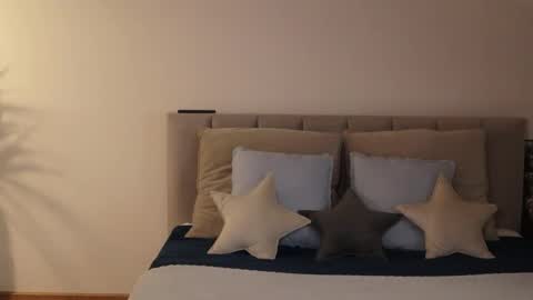 Ella online show from February 2025 07:19:02 PM