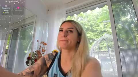 ella_vee online show from June 2026 06:04:01 AM