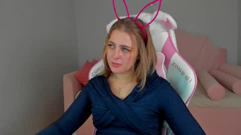 EllaBells online show from April 2026 05:35:01 AM