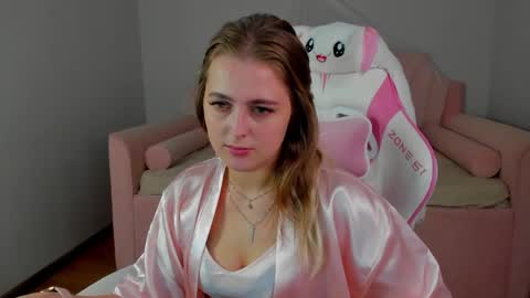 EllaBells online show from April 2026 05:12:02 AM