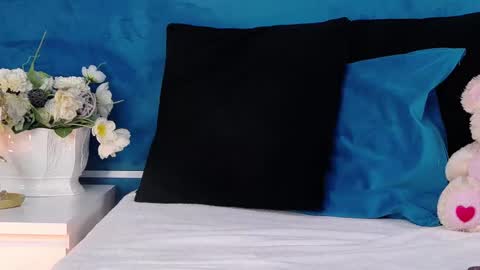 EllaBubbles online show from February 2026 11:08:01 AM