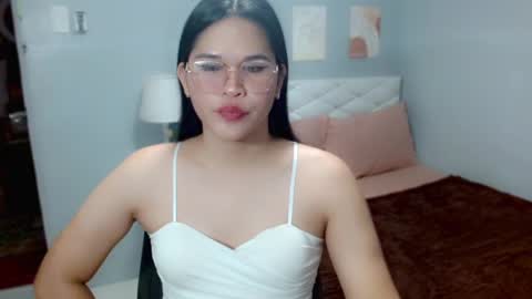 Snapshot of ellaford chatting on June 2026 04:08:02 PM EllaFord online show from June 2026 04:08:02 PM