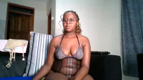Snapshot of ellah_simone chatting on May 2026 11:58:01 PM ellah-simone online show from May 2026 11:58:01 PM