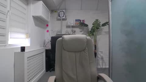            online show from September 2025 08:09:02 AM