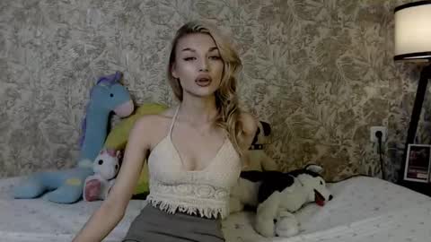 ellamilla online show from November 2025 10:48:01 AM