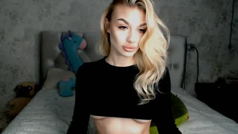 ellamilla online show from April 2026 01:56:02 PM