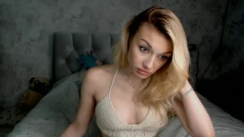 ellamilla online show from June 2026 02:33:01 PM