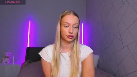 Snapshot of elldiana chatting on June 2026 02:49:01 AM elldiana online show from June 2026 02:49:01 AM