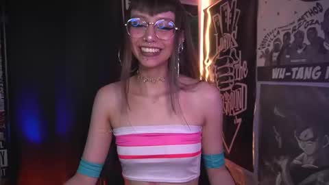 Snapshot of elle_uwu chatting on December 2025 06:59:02 PM follow me on instagram . online show from December 2025 06:59:02 PM