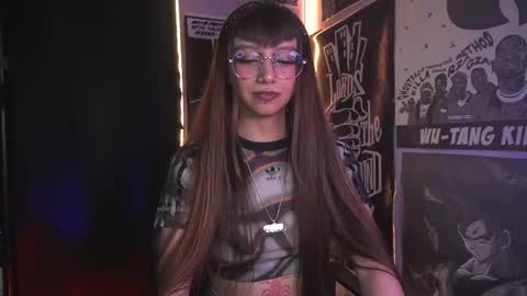 Snapshot of elle_uwu chatting on January 2026 05:05:02 PM follow me on instagram . online show from January 2026 05:05:02 PM