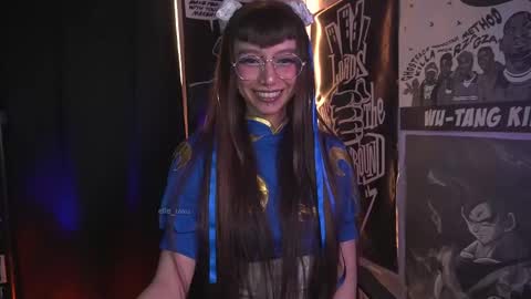 Snapshot of elle_uwu chatting on January 2026 12:18:01 PM follow me on instagram . online show from January 2026 12:18:01 PM