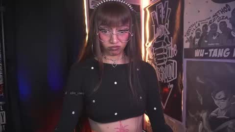 Snapshot of elle_uwu chatting on February 2026 04:45:02 PM follow me on instagram . online show from February 2026 04:45:02 PM