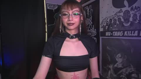 Snapshot of elle_uwu chatting on May 2026 07:10:02 PM follow me on instagram . online show from May 2026 07:10:02 PM