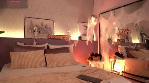 Elle Diane online show from October 2025 01:17:02 AM