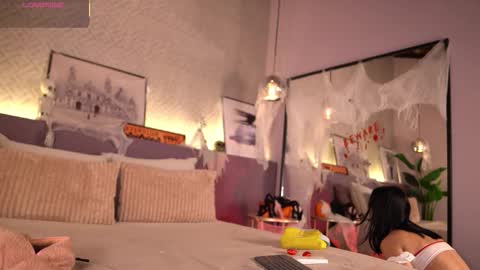 Elle Diane online show from October 2025 10:11:01 PM