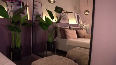 Elle Diane online show from December 2025 10:15:01 PM