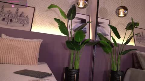 Elle Diane online show from December 2025 10:29:02 PM