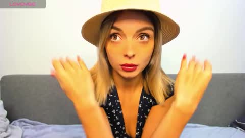 ellen_flow online show from October 2025 10:21:01 PM