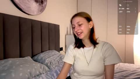 Snapshot of ellie_hollow chatting on September 2025 07:30:02 AM Ellie online show from September 2025 07:30:02 AM