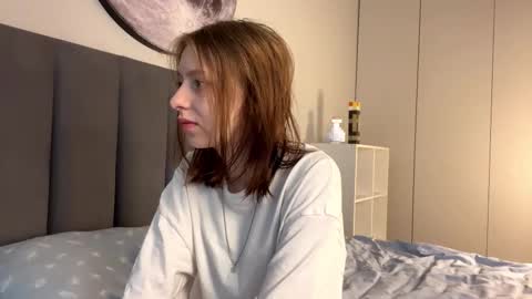 Snapshot of ellie_hollow chatting on September 2025 06:59:02 AM Ellie online show from September 2025 06:59:02 AM