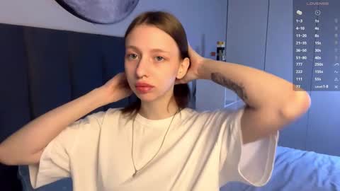Snapshot of ellie_hollow chatting on September 2025 07:01:02 AM Ellie online show from September 2025 07:01:02 AM