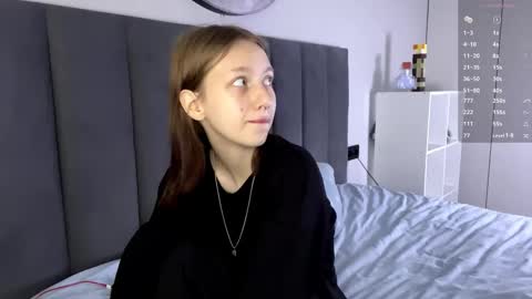 Snapshot of ellie_hollow chatting on October 2025 07:05:02 AM Ellie online show from October 2025 07:05:02 AM