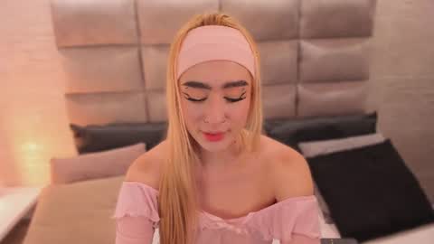 Snapshot of ellieadeline chatting on June 2026 03:58:02 AM ellieadeline online show from June 2026 03:58:02 AM