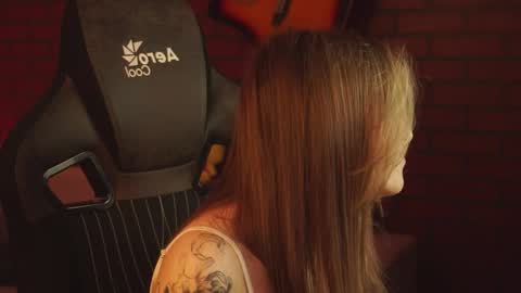 elliecutes online show from January 2025 07:38:02 AM