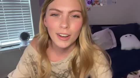 Ellie online show from April 2026 10:41:02 PM