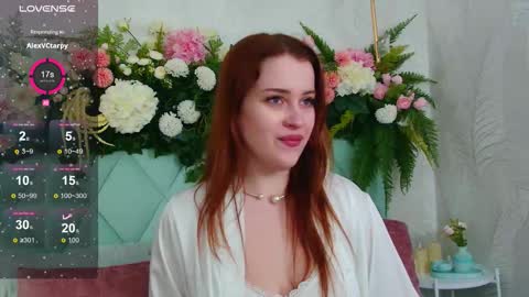 Snapshot of ellielarson chatting on October 2025 05:10:02 PM EllieLarson online show from October 2025 05:10:02 PM