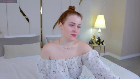 Snapshot of ellielarson chatting on October 2025 05:01:01 PM EllieLarson online show from October 2025 05:01:01 PM