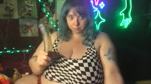 Snapshot of ellielouise11 chatting on December 2024 09:58:01 PM Ellie Louise online show from December 2024 09:58:01 PM