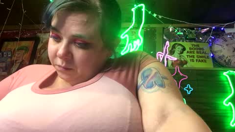 Snapshot of ellielouise11 chatting on January 2025 02:25:01 AM Ellie Louise online show from January 2025 02:25:01 AM
