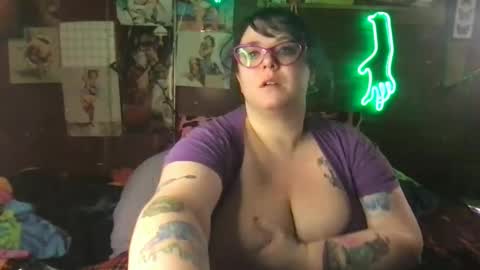 Snapshot of ellielouise11 chatting on March 2025 02:48:01 AM Ellie Louise online show from March 2025 02:48:01 AM