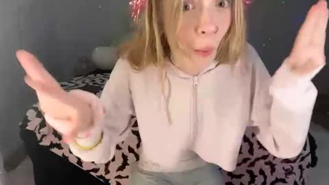 ellie online show from October 2025 01:20:02 AM