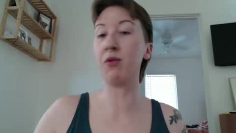 Snapshot of ellierowyn chatting on April 2026 07:58:01 PM Ellie Rowyn online show from April 2026 07:58:01 PM