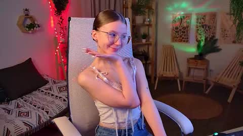 Elli online show from March 2026 06:19:01 AM