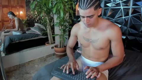 Elloit Colton online show from November 2025 09:25:02 PM