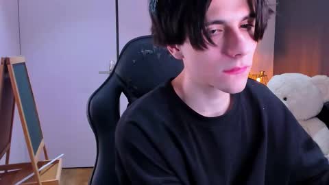 ellis_rin online show from November 2025 09:16:02 PM