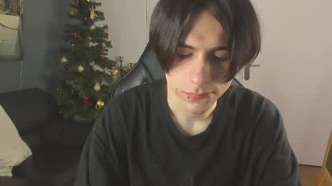 ellis_rin online show from December 2025 09:43:01 PM