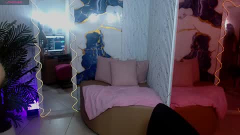 Snapshot of ellis_tay chatting on April 2026 12:00:02 PM ellis_tay online show from April 2026 12:00:02 PM