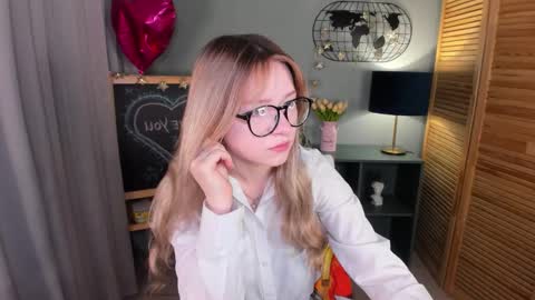 elliup online show from October 2025 01:37:02 AM